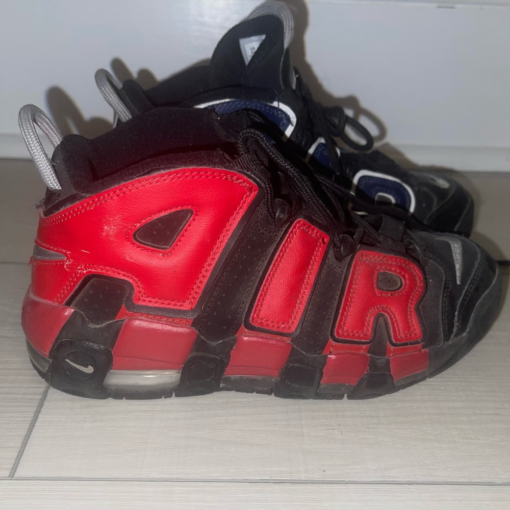 Nike Uptempo. Boys 5Y